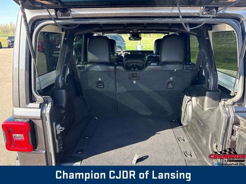 Used 2021 Jeep Wrangler Unlimited Sahara AWD/4WD image 16