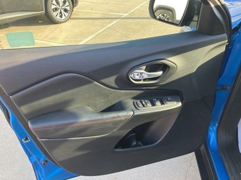 Certified 2022 Jeep Cherokee Trailhawk image 9