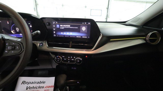 Used 2025 Chevrolet Trax LT FWD image 13