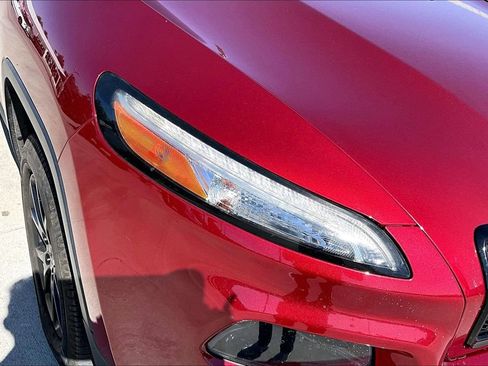 Certified 2016 Jeep Cherokee Sport FWD image 28