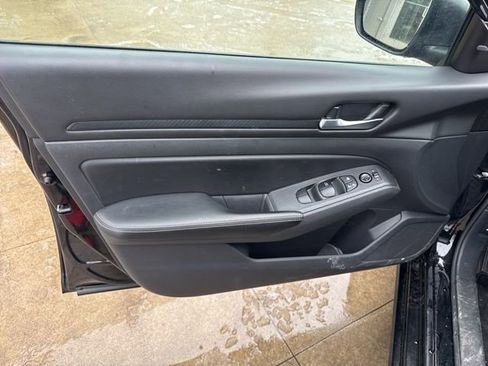 Used 2024 Nissan Altima 2.5 SV image 23