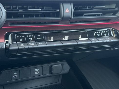 Certified 2025 Toyota Prius Plug-In Hybrid image 24