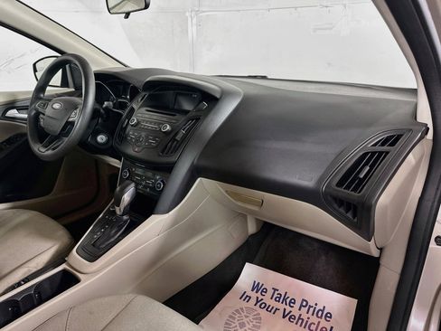 Used 2017 Ford Focus SE FWD image 27