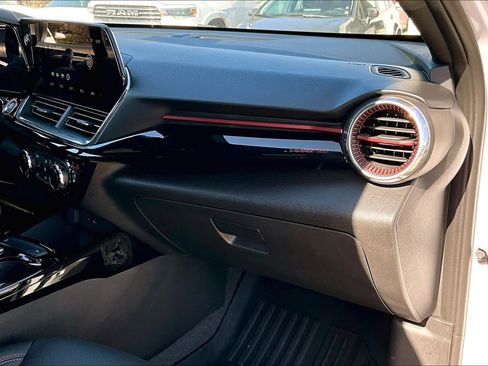 Used 2025 Chevrolet Trax RS w/ Driver Confidence Package image 18