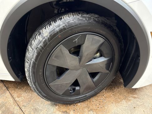 Used 2025 Toyota Prius SE image 27