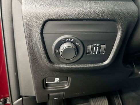 New 2026 Jeep Grand Cherokee Altitude image 19