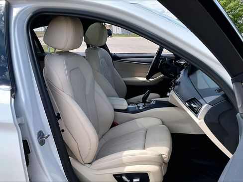Used 2023 BMW 530i xDrive w/ Premium Package AWD/4WD image 9
