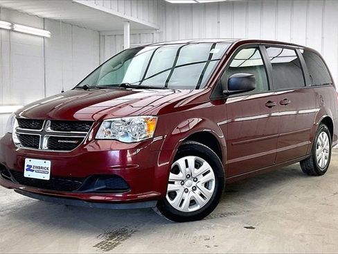 Used 2017 Dodge Grand Caravan SE image 2