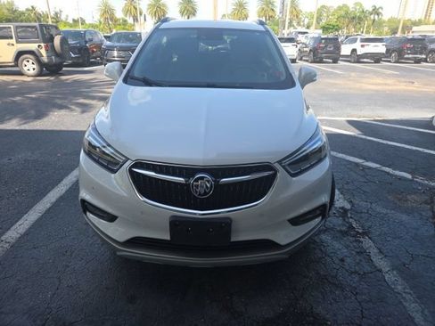 Used 2019 Buick Encore Essence w/ Experience Buick Package FWD image 2