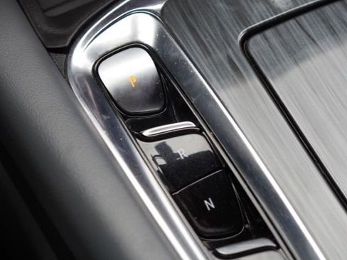 Used 2023 Buick Enclave Essence image 27