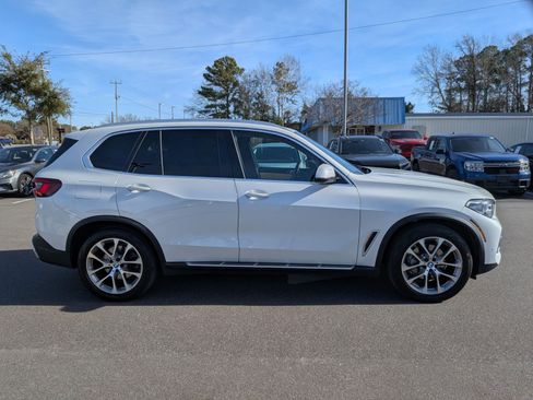 Used 2021 BMW X5 xDrive40i w/ Executive Package image 2