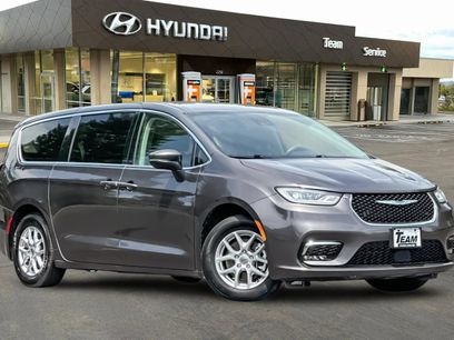 Used 2023 Chrysler Pacifica Touring-L