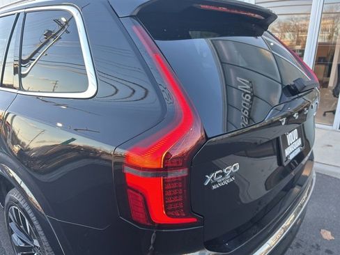 Used 2025 Volvo XC90 B6 Plus image 10