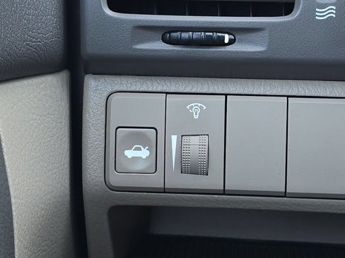 Used 2005 Kia Spectra EX FWD image 2