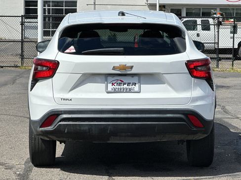 Used 2024 Chevrolet Trax LS FWD image 5