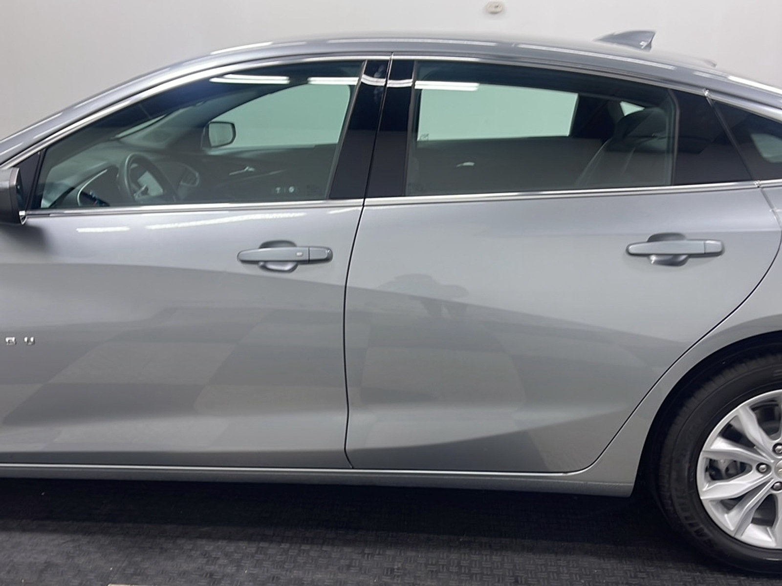 Used 2025 Chevrolet Malibu LT FWD image 13