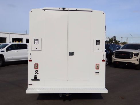 Used 2023 GMC Savana 3500 w/ Power Convenience Package image 7