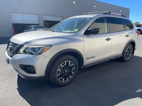 Used 2019 Nissan Pathfinder SL FWD image 4