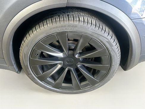 Used 2022 Tesla Model X image 11