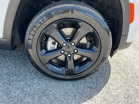 Used 2023 Jeep Grand Cherokee L Laredo AWD/4WD image 38