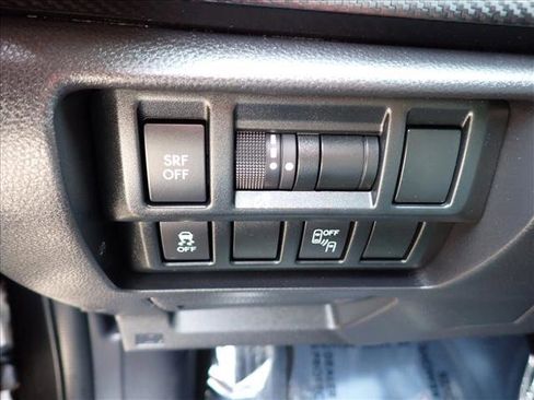 Used 2019 Subaru Crosstrek 2.0i Premium w/ Eyesight System image 13