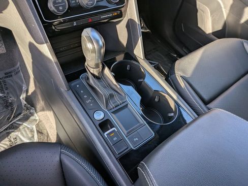 Used 2023 Volkswagen Atlas Cross Sport SE w/ Panoramic Sunroof Package FWD image 24