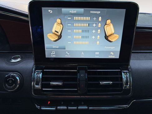 Used 2018 Lincoln Navigator Reserve w/ Technology Package AWD/4WD image 11