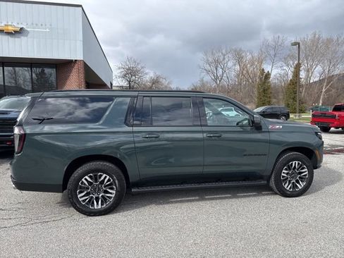 New 2026 Chevrolet Suburban Z71 w/ Z71 Off-Road Package AWD/4WD image 11