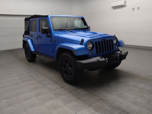 Used 2015 Jeep Wrangler Unlimited Sahara AWD/4WD image 13