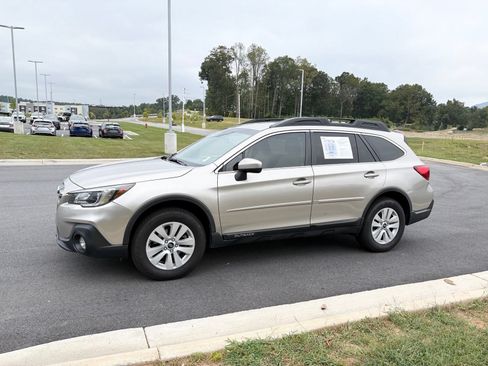 Used 2019 Subaru Outback 2.5i Premium AWD/4WD image 4