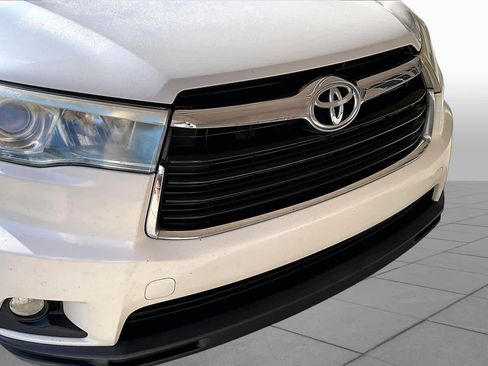 Used 2016 Toyota Highlander Plus FWD image 29