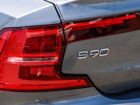 Used 2018 Volvo S90 T5 Momentum w/ Convenience Package FWD image 11