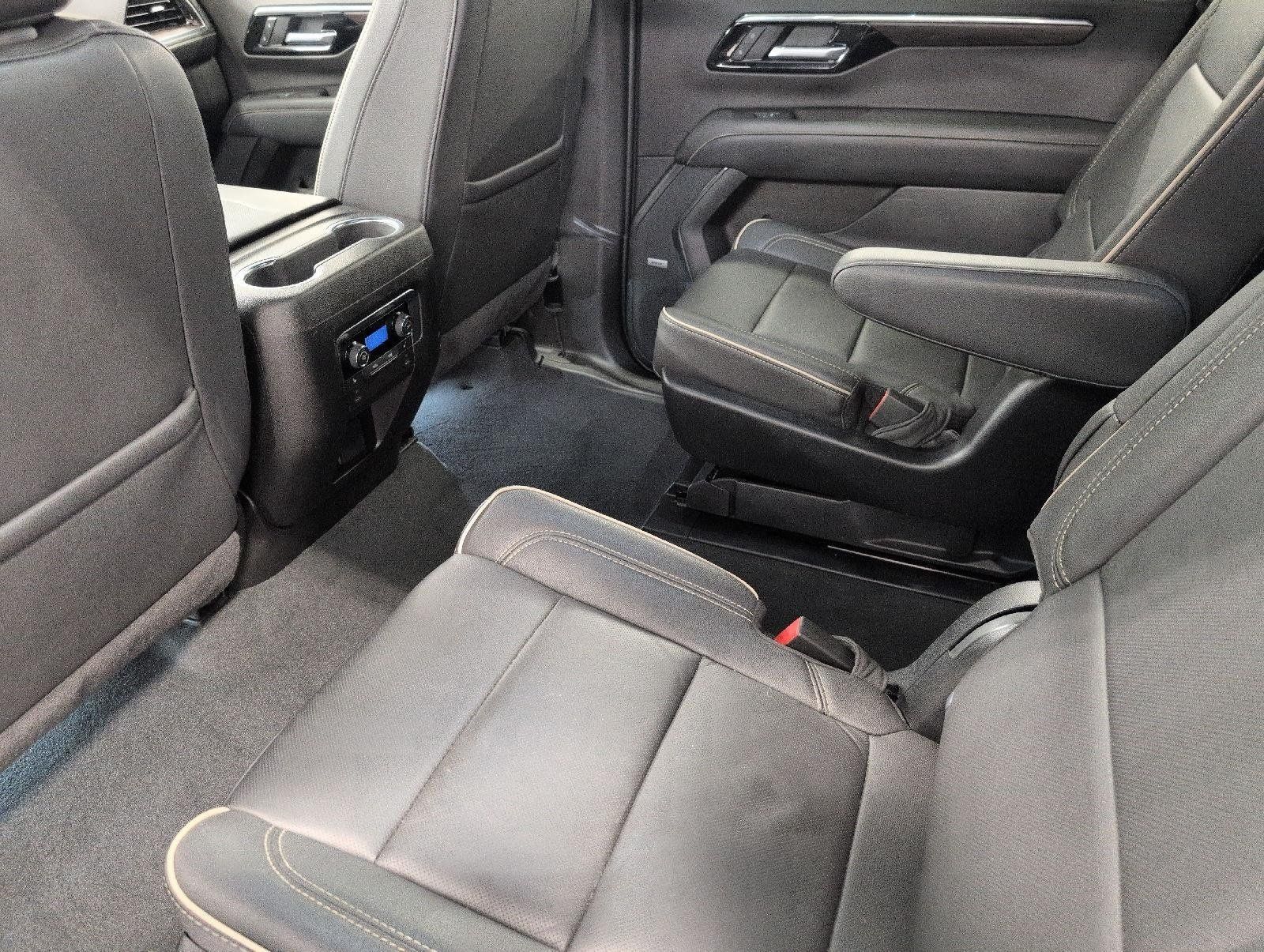 Used 2025 Chevrolet Suburban Premier AWD/4WD image 21