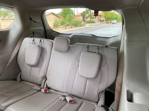 Used 2018 Chrysler Pacifica Limited FWD image 43