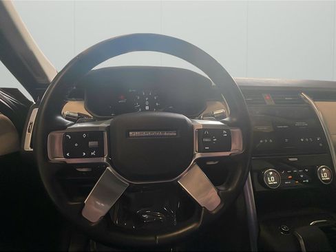 Used 2022 Land Rover Discovery S AWD/4WD image 18
