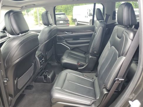 Used 2022 Jeep Grand Cherokee L Limited AWD/4WD image 32