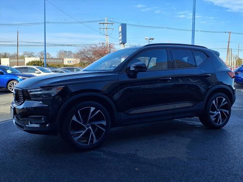 Used 2019 Volvo XC40 T5 R-Design image 3