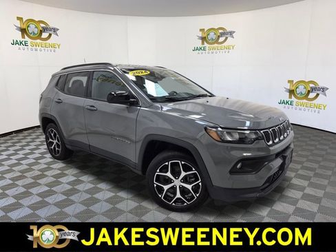 Used 2024 Jeep Compass Latitude w/ Altitude Special Edition AWD/4WD image 1