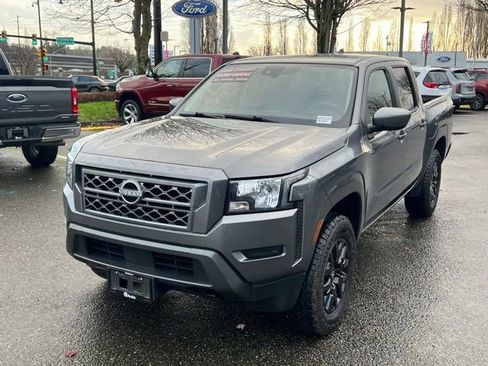 Used 2023 Nissan Frontier SV image 3