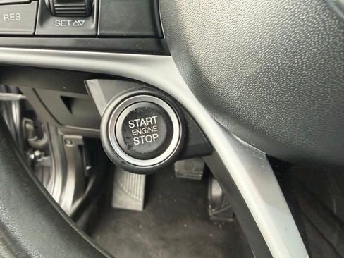 Used 2018 Alfa Romeo Giulia RWD image 16