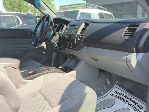 Used 2011 Toyota Tacoma 4x4 Access Cab V6 w/ Convenience Pkg image 8