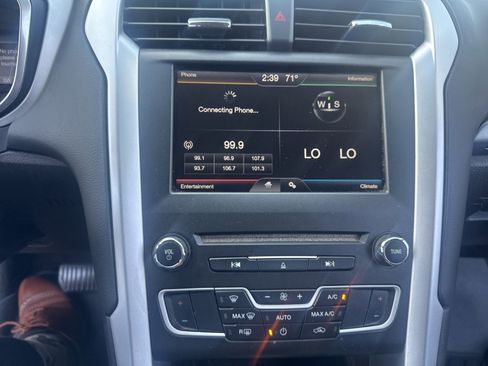 Used 2016 Ford Fusion SE image 3