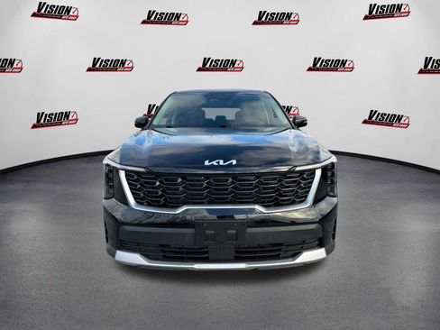Used 2025 Kia Sorento LX image 2