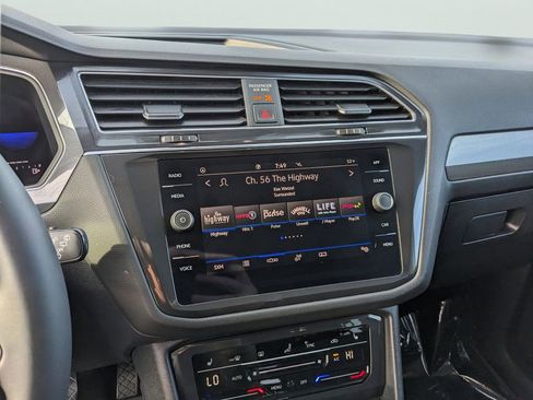 Certified 2023 Volkswagen Tiguan SE w/ Panoramic Sunroof Package image 18