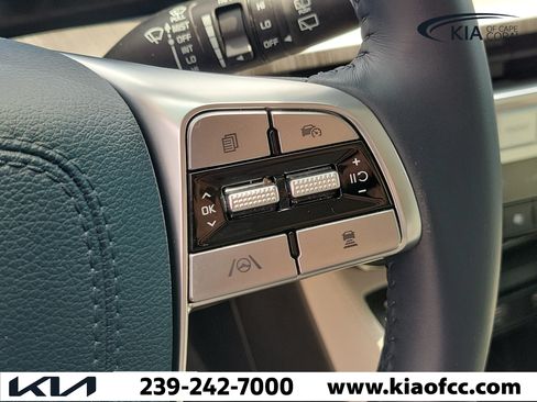 Certified 2025 Kia Telluride EX w/ EX Captain's Chair Package FWD image 28