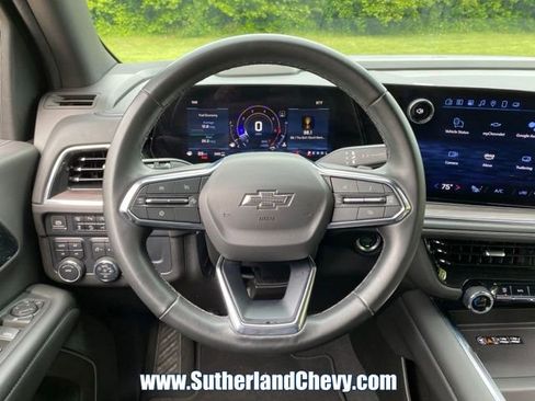 Used 2025 Chevrolet Suburban Z71 AWD/4WD image 19