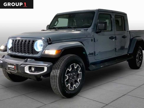 Used 2025 Jeep Gladiator Sport w/ Premium Package AWD/4WD image 1