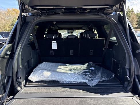 New 2025 Lincoln Navigator L Reserve w/ Jet Appearance Package AWD/4WD image 12