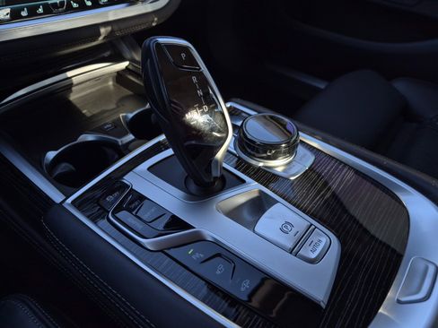 Certified 2022 BMW 750i xDrive w/ Executive Package image 15