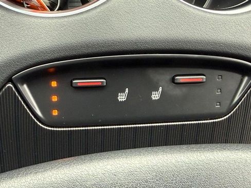 Used 2023 Toyota Venza XLE image 30